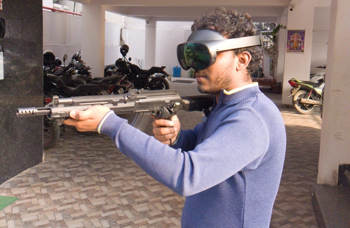 AI-integrated weapon sight on small arm